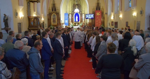 Pandemia znacząco wpłynęła na skalę uczestnictwa w niedzielnej Mszy św. oraz życie sakramentalne.