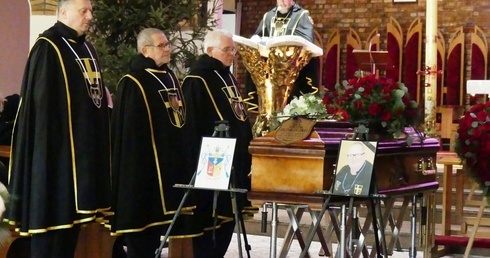 Ostarnie pożegnanie śp. Piotra Jędrzejki w kościele na os. Karpackim w Bielsku-Białej.