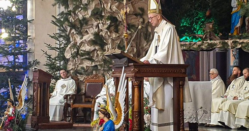 Abp Adrian Galbas SAC przewodniczył Pasterce w Bazylice w katowicach-Panewnikach