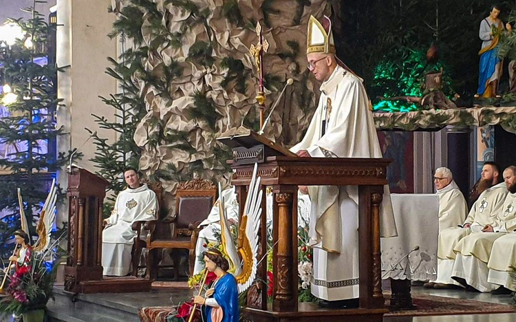 Abp Adrian Galbas SAC przewodniczył Pasterce w Bazylice w katowicach-Panewnikach