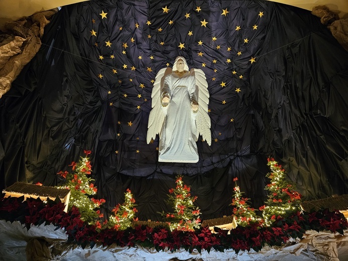 Jezus malusieńki leży wśród stajenki