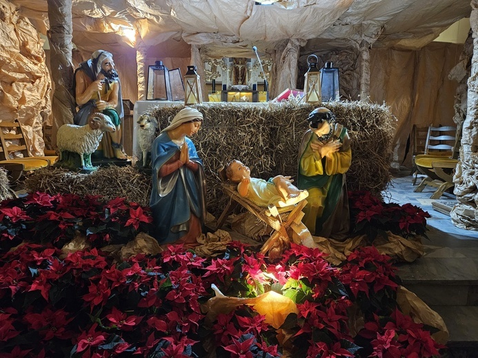 Jezus malusieńki leży wśród stajenki