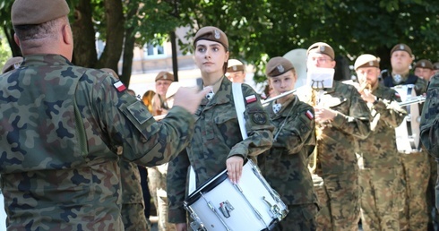 Orkiestra Reprezentacyjna WOT na Święcie Wojska Polskiego w Radomiu.