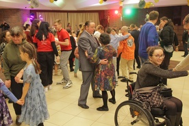 Bal osób z niepełnosprawnościami w Legnicy