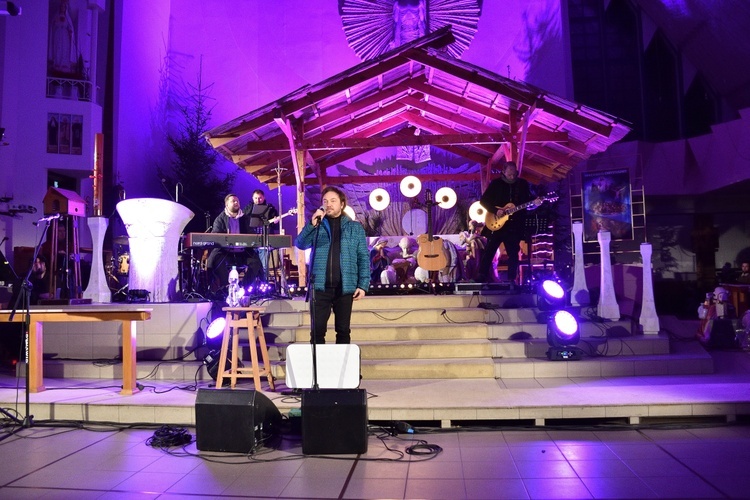 Kolędowanie z Mietkiem Szcześniakiem