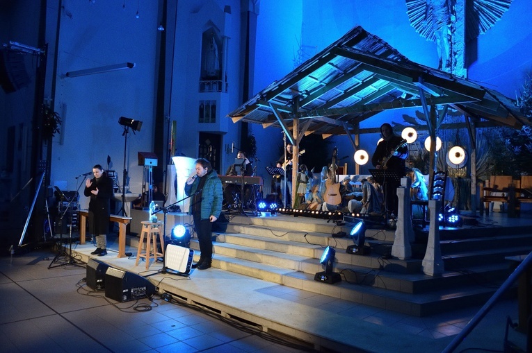 Kolędowanie z Mietkiem Szcześniakiem