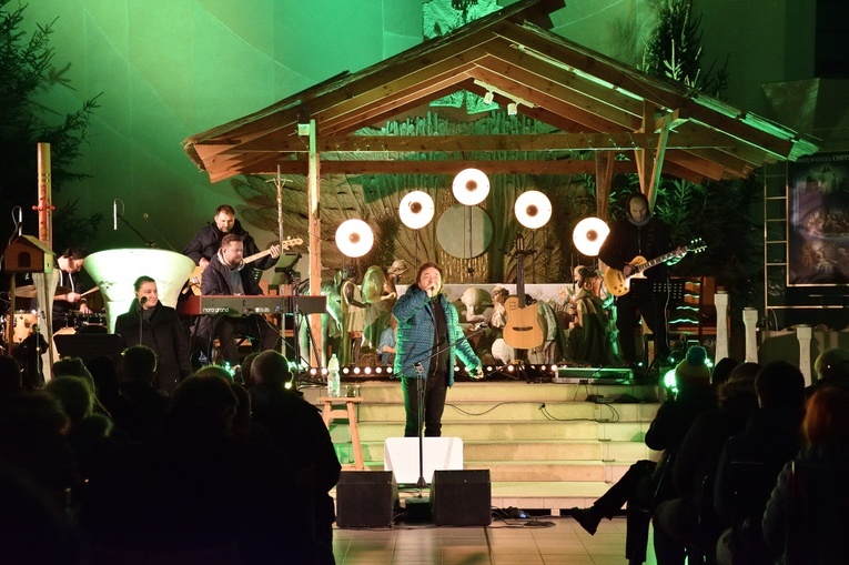 Kolędowanie z Mietkiem Szcześniakiem