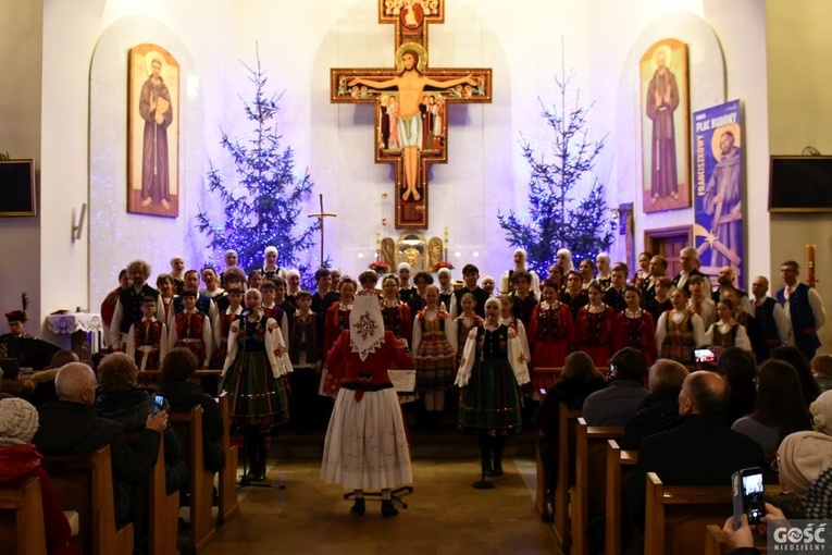 Mali Gorzowiacy z kolędą u kapucynów