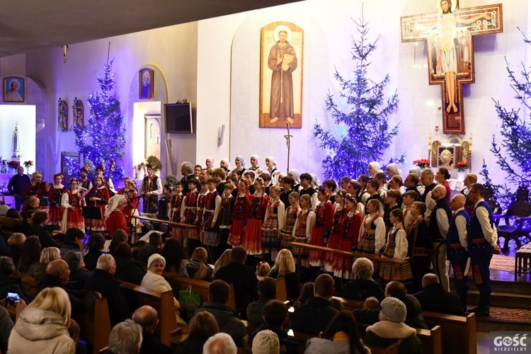 Mali Gorzowiacy z kolędą u kapucynów