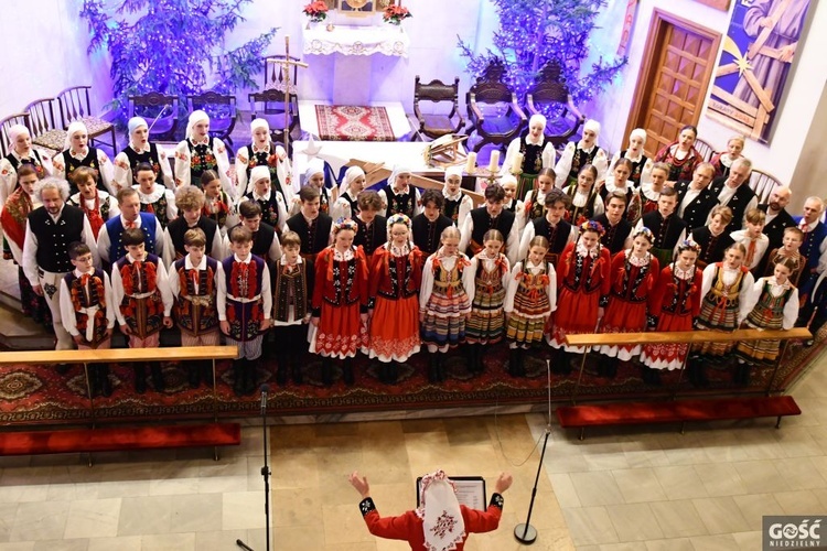 Mali Gorzowiacy z kolędą u kapucynów