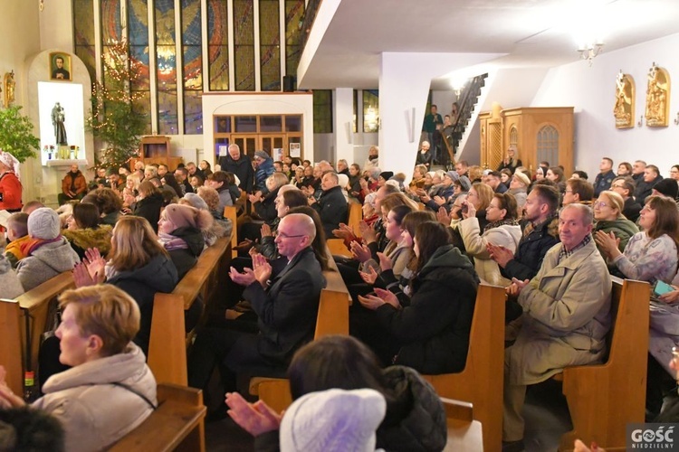 Mali Gorzowiacy z kolędą u kapucynów