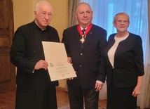 Krzyż św. Wiktorii dla prof. Jerzego Pietrzaka