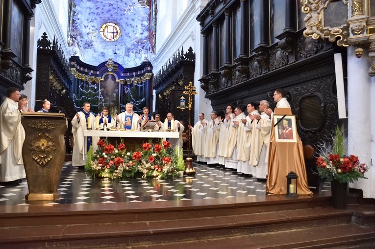 Msza św. żałobna za śp. Benedykta XVI