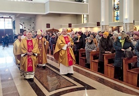 ▲	Uroczysta Eucharystia została odprawiona w południe 30 grudnia.