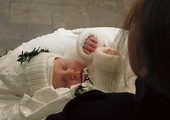 Dla wielu rodziców jest ważne, aby ich dzieci zostały ochrzczone wkrótce po urodzeniu. 