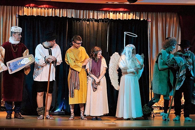 ▲	Wydarzenie poprzedziły jasełka przygotowane przez uczestników WTZ.