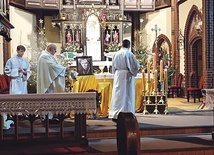 ▲	Liturgii przewodniczył  ks. Andrzej Tracz.