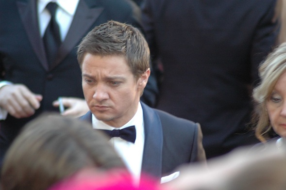 Słynny aktor Jeremy Renner w stanie krytycznym po wypadku 