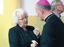 Świąteczne życzenia ordynariuszowi radomskiemu składa kontynuatorka organizacji Barbara Kutkowska.