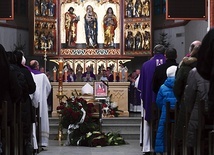 ▲	Msza św. pogrzebowa w koszalińskiej katedrze.