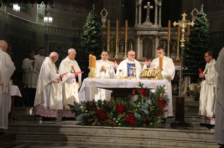 Płock. Modlitwa za zmarłego papieża seniora