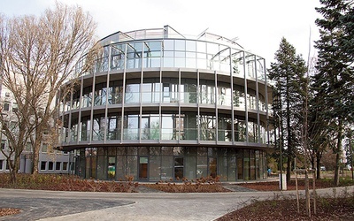 Trzypiętrowy budynek powstał na wzór podobnego ośrodka przy Centrum Zdrowia Dziecka.