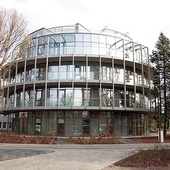 Trzypiętrowy budynek powstał na wzór podobnego ośrodka przy Centrum Zdrowia Dziecka.