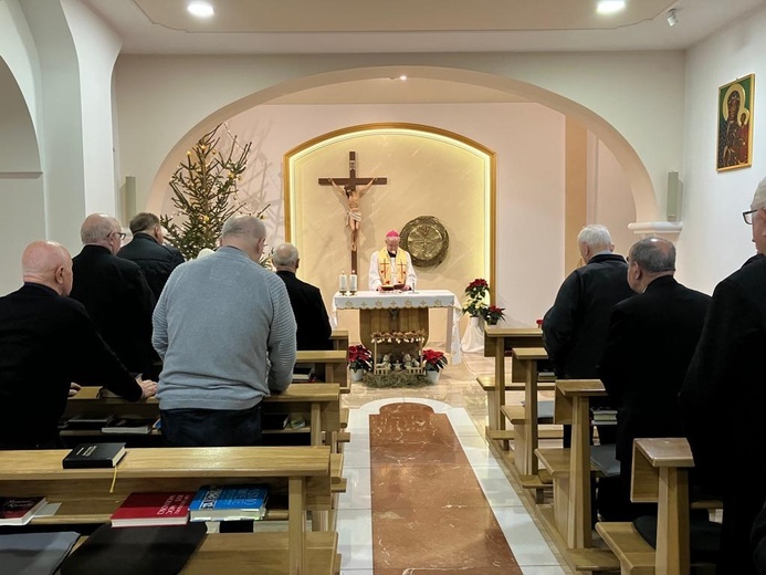 Świdnica. Biskup z kolędą w Domu Księży Emerytów