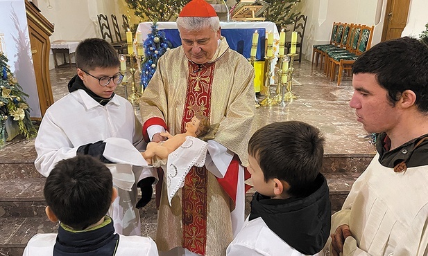 W noc Bożego Narodzenia w 2022 roku kard. Konrad Krajewski odprawił pasterkę w kościele dominikanów w Fastowie.