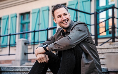 Marcin Gomułka  – popularny vloger  i ewangelizator.