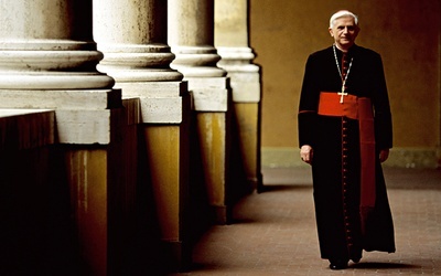 Od 1981 roku aż do wyboru na papieża 19 kwietnia 2005 roku kard. Ratzinger był prefektem Kongregacji Nauki Wiary.