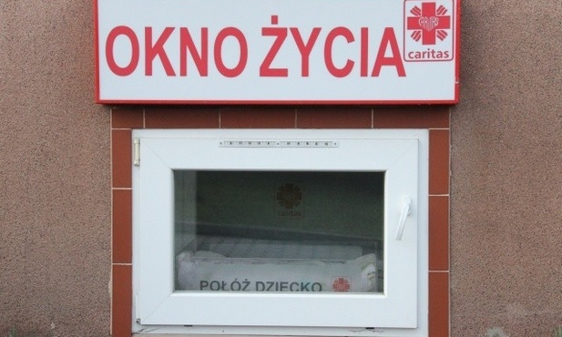 Miesięczny chłopiec znaleziony w zielonogórskim oknie życia