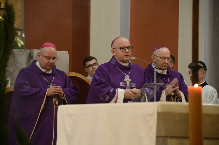 Msza św. żałobna za zmarłego papieża Benedykta XVI