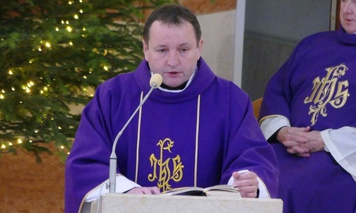 O zmarłym ks. Tadeuszu w kazaniu mówł ks. prowincjał Józef Figiel SDS.