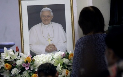 We wszystkich parafiach w Polsce zostanie dziś odprawiona Msza za Benedykta XVI