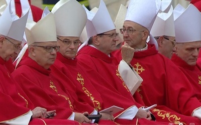 Bp Marek Mendyk w czasie Mszy św. pogrzebowej papieża Benedykta XVI.