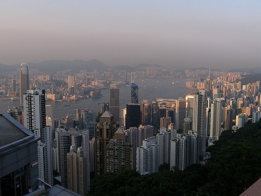 Po trzech latach władze otwierają granicę z Hongkongiem i znoszą kwarantannę