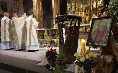 Msza za Benedykta XVI w katedrze gliwickiej
