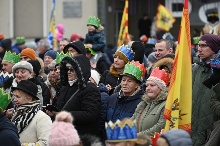 Orszak Trzech Króli 2023 w Wałbrzychu. Przywieźli ze sobą monety