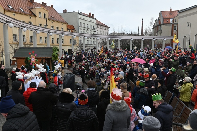 Orszak Trzech Króli 2023 w Wałbrzychu. Przywieźli ze sobą monety
