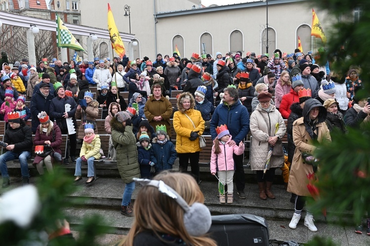 Orszak Trzech Króli 2023 w Wałbrzychu. Przywieźli ze sobą monety