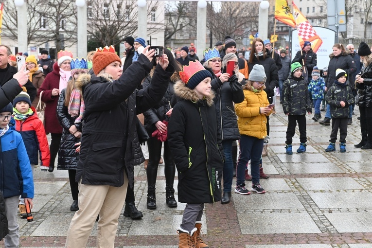 Orszak Trzech Króli 2023 w Wałbrzychu. Przywieźli ze sobą monety