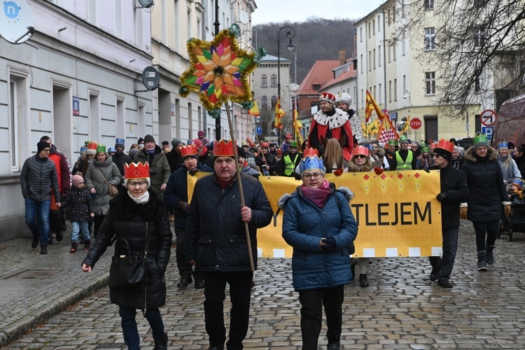 Orszak Trzech Króli 2023 w Wałbrzychu. Przywieźli ze sobą monety