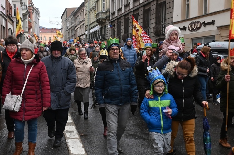 Orszak Trzech Króli 2023 w Wałbrzychu. Przywieźli ze sobą monety