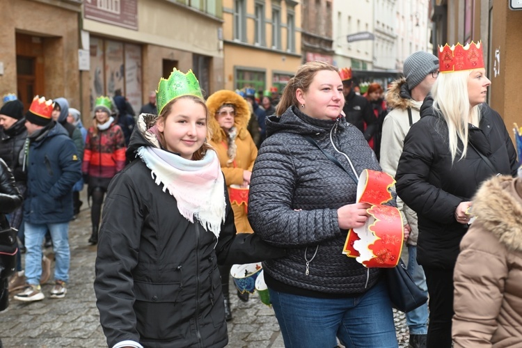 Orszak Trzech Króli 2023 w Wałbrzychu. Przywieźli ze sobą monety