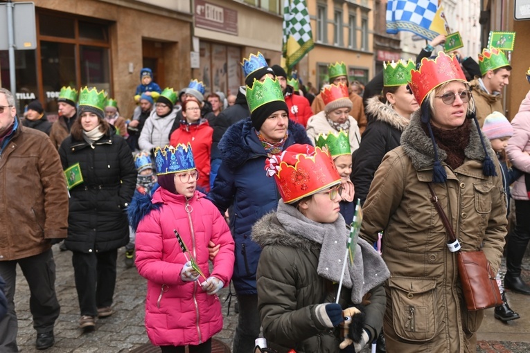 Orszak Trzech Króli 2023 w Wałbrzychu. Przywieźli ze sobą monety