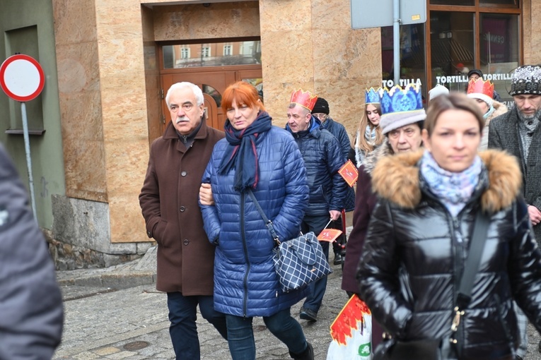 Orszak Trzech Króli 2023 w Wałbrzychu. Przywieźli ze sobą monety