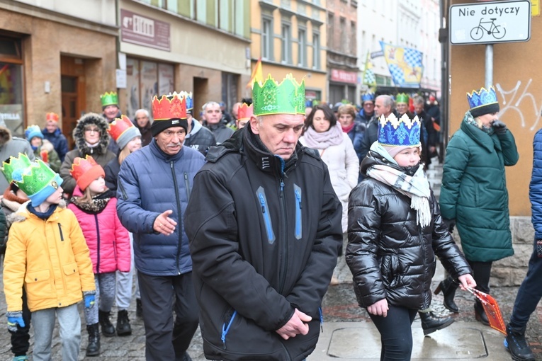 Orszak Trzech Króli 2023 w Wałbrzychu. Przywieźli ze sobą monety
