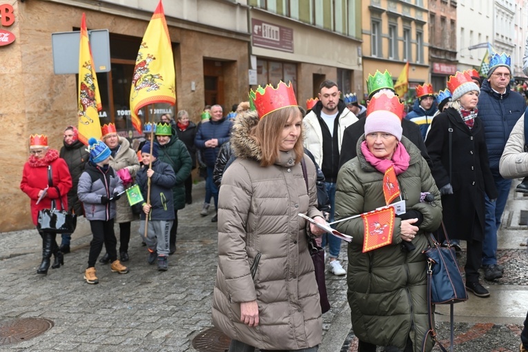 Orszak Trzech Króli 2023 w Wałbrzychu. Przywieźli ze sobą monety