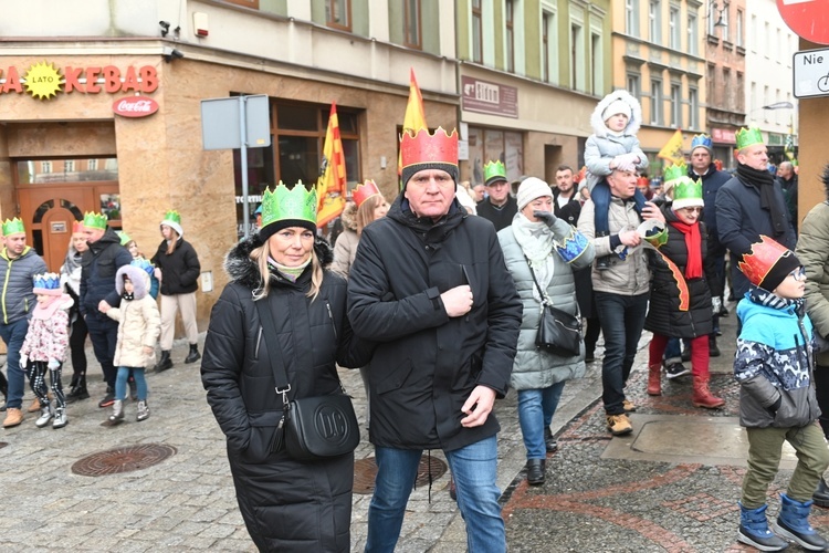 Orszak Trzech Króli 2023 w Wałbrzychu. Przywieźli ze sobą monety